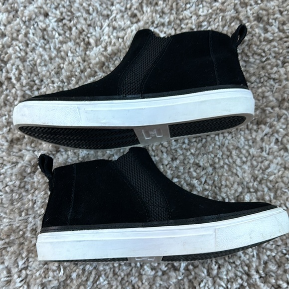 TOMS Suede Black Booties, Size 6 -excellent condition - Picture 4 of 7